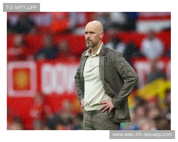 曼联外租左后卫爆射世界波！滕哈赫尴尬了，曼联左后卫传奇