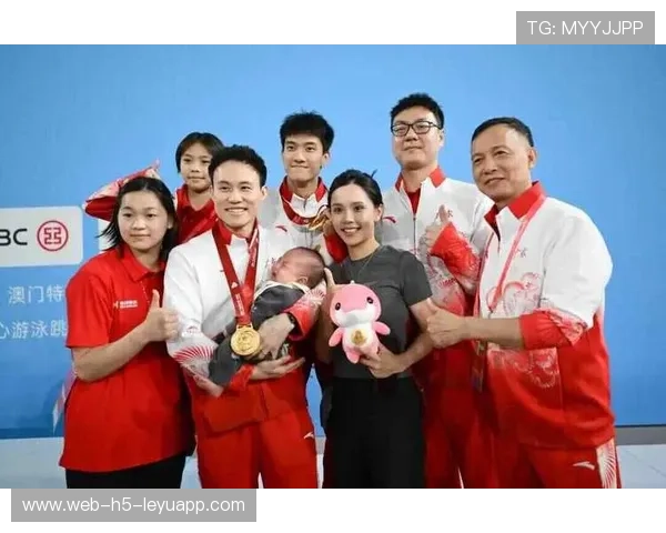 赛场“温暖”时刻:运动员“无私”帮助队友! 赛场“温暖”时刻:运动员“无私”帮助队友!