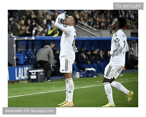 贝林厄姆中场断球后助攻姆巴佩,法国前锋反越位破门 贝林厄姆中场断球后助攻姆巴佩,法国前锋反越位破门